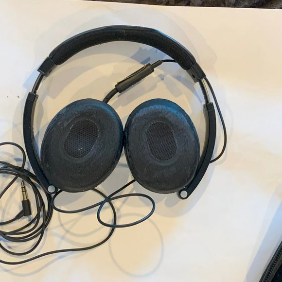 Bose On-Ear Tri-Port Wired Headphones with case - Picture 3 of 6